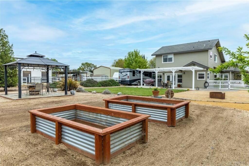 Our Farmhouse, Our Place: Cozy And Cute Homestead! El Paso de Robles Exterior foto